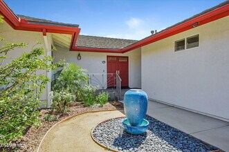 1018 Calle Pinata in Thousand Oaks, CA - Building Photo - Building Photo