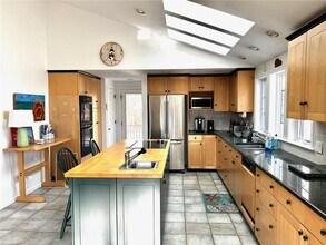 123 Border Ave in South Kingstown, RI - Building Photo - Building Photo