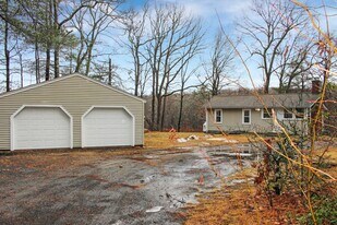 38 Covey Rd in Burlington, CT - Building Photo