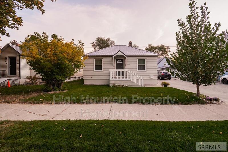 320 7th St in Idaho Falls, ID - Building Photo