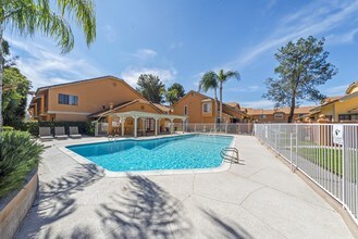 Stetson Townhomes in Hemet, CA - Foto de edificio - Building Photo