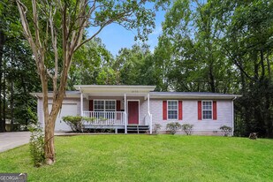 6530 River Hill Dr in Flowery Branch, GA - Building Photo