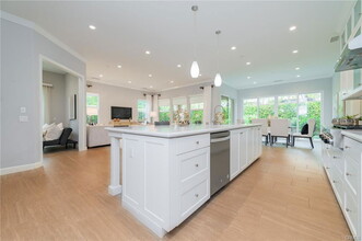 120 Meander in Irvine, CA - Building Photo - Building Photo