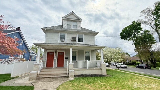 104 Thompson St