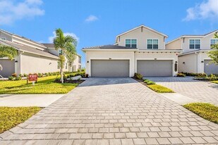 12640 Radiance Ct, Unit 101 in Venice, FL - Building Photo