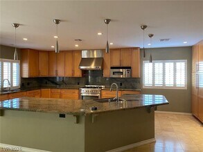 2817 Via Avanti St in Henderson, NV - Foto de edificio - Building Photo