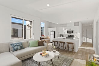 Allison Summit in Woodburn, OR - Foto de edificio - Building Photo