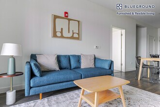 100 N Addison Ave in Elmhurst, IL - Building Photo - Building Photo