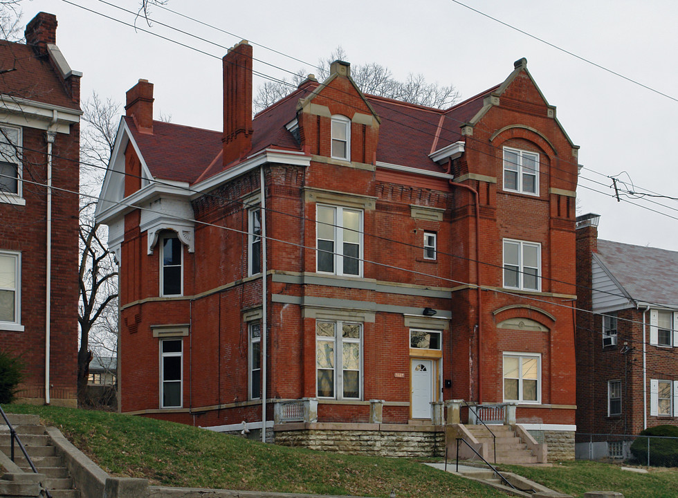 3027 Gilbert Ave in Cincinnati, OH - Building Photo