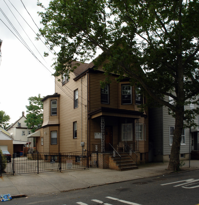 374 Lafayette St in Newark, NJ - Building Photo