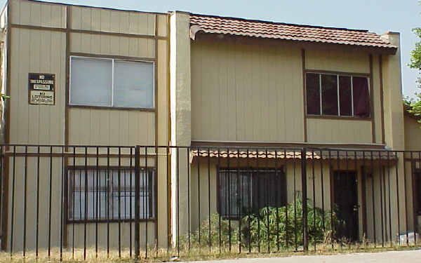 Fourplex in Rialto, CA - Building Photo