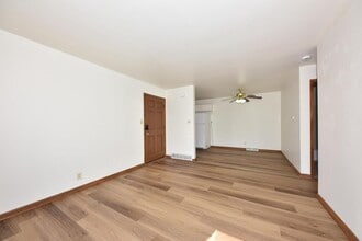 1104 Green Tree Rd in West Bend, WI - Building Photo - Building Photo