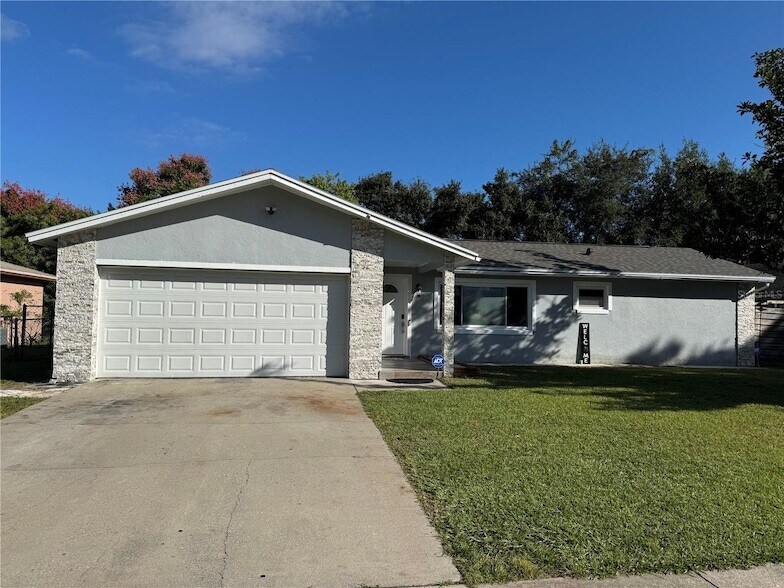 7553 Laurel Springs Dr in Winter Park, FL - Foto de edificio