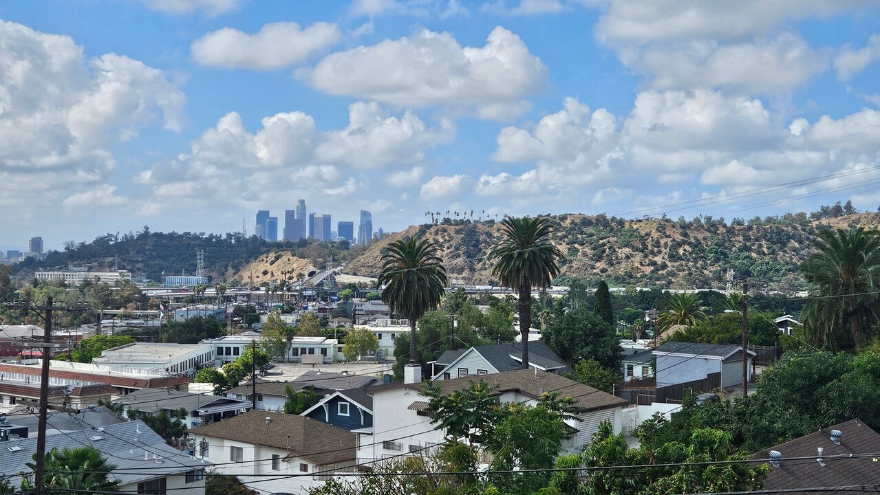 3422 Glenalbyn Dr, Unit 1 in Los Angeles, CA - Building Photo