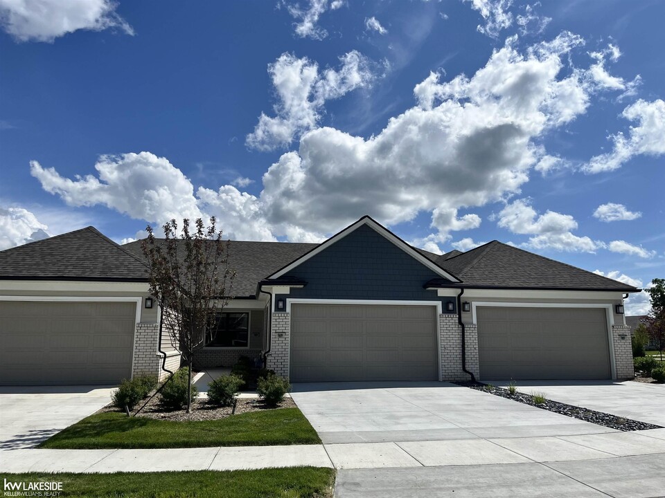 5797 Windword Dr in Brighton, MI - Building Photo