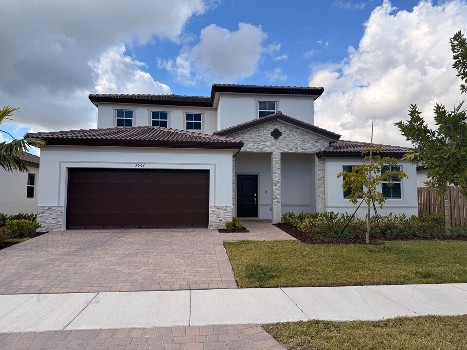 2954 SE 23rd Ave in Homestead, FL - Foto de edificio