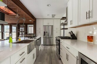 1703 Deerfield Dr in Austin, TX - Building Photo - Building Photo