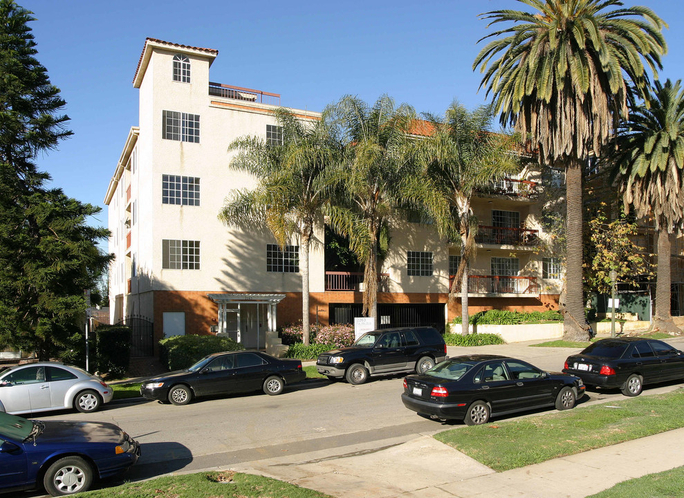 2263 Fox Hills Dr in Los Angeles, CA - Foto de edificio