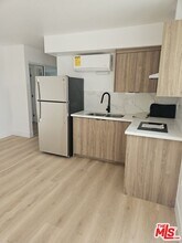 3207 W 18th St in Los Angeles, CA - Building Photo - Building Photo