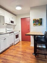 982 Hatch St, Unit Mt Adams 1 Bedroom in Cincinnati, OH - Building Photo