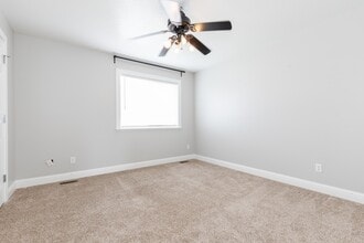 237 E 270 N in Providence, UT - Foto de edificio - Building Photo