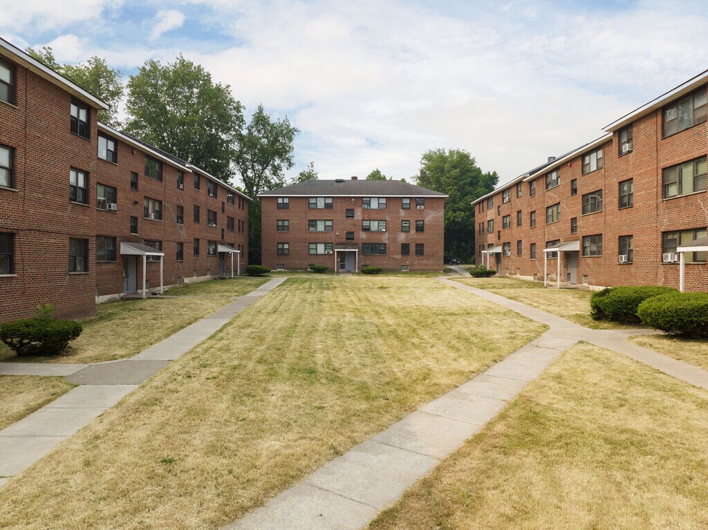 Centennial Gardens Apartments in Syracuse, NY