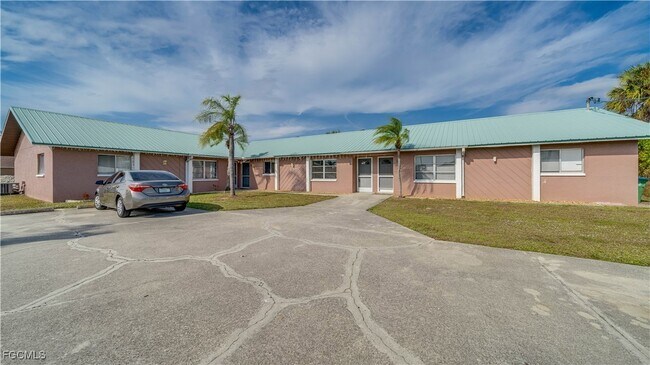 107 SW 16th Terrace in Cape Coral, FL - Building Photo - Building Photo