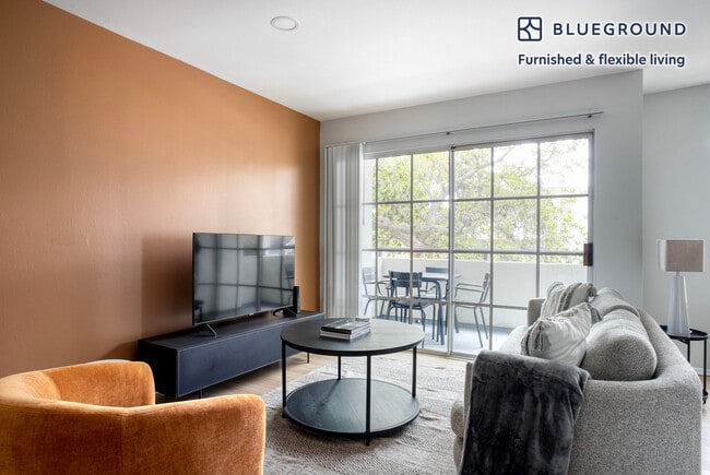 960 N Alfred St in Los Angeles, CA - Building Photo - Building Photo