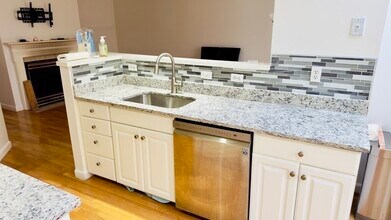 60 Village Dr in Quincy, MA - Building Photo - Building Photo