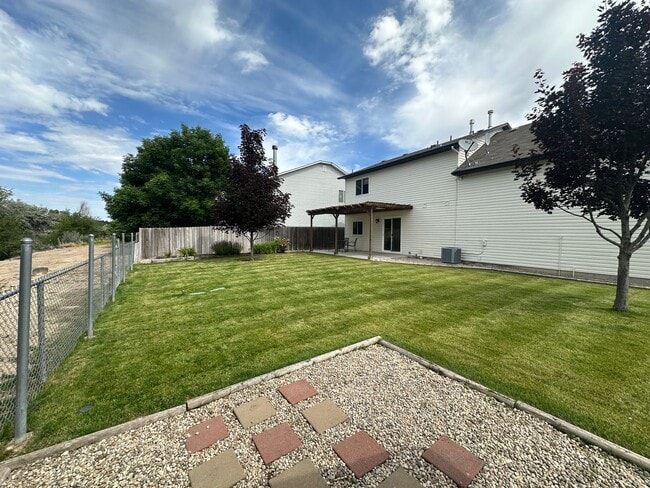 2607 S Bluegrass Dr in Nampa, ID - Building Photo - Building Photo