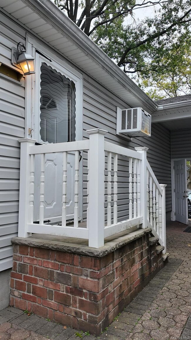 1001 5th Ave in New Hyde Park, NY - Building Photo - Building Photo