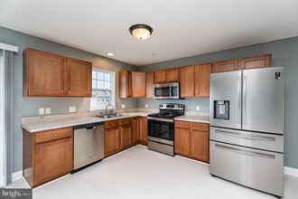 8104 Lenker Dr in Harrisburg, PA - Foto de edificio - Building Photo