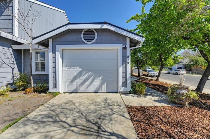 1019 Cirby Oaks Way in Roseville, CA - Foto de edificio
