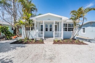 13304 2nd St E in Madeira Beach, FL - Building Photo