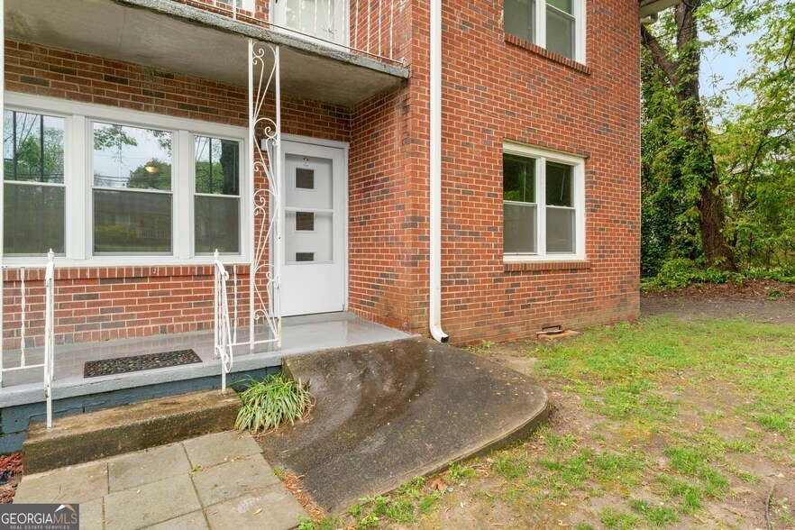 147 Burnside St in Jonesboro, GA - Building Photo