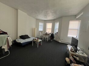 28 S Huntington Ave, Unit 202 in Boston, MA - Building Photo - Building Photo