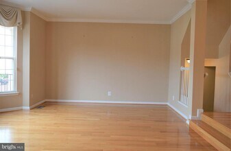 8933 Royal Astor Way in Fairfax, VA - Building Photo - Building Photo