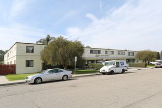 Villa Capri Apartment Homes in Oxnard, CA - Building Photo - Building Photo