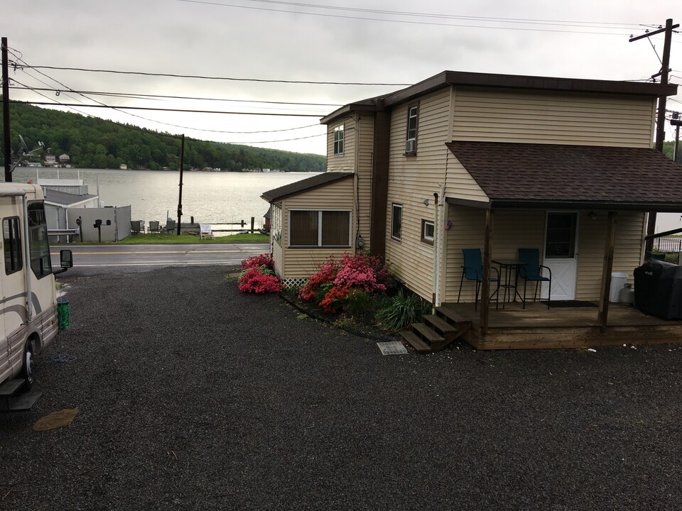 1729 Lakeside Dr in Harveys Lake, PA - Building Photo