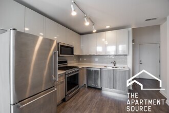 930 W Dakin St, Unit 201 in Chicago, IL - Building Photo - Building Photo