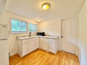 4502 150th Pl SE in Bellevue, WA - Building Photo - Building Photo