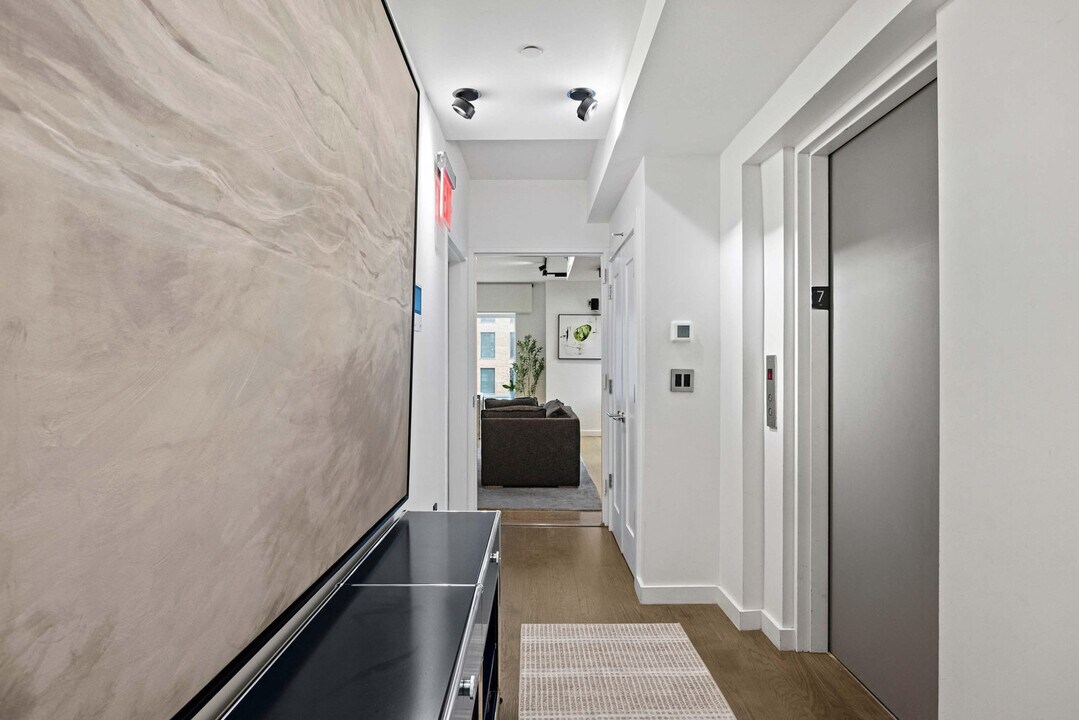 265 E Houston St in New York, NY - Building Photo