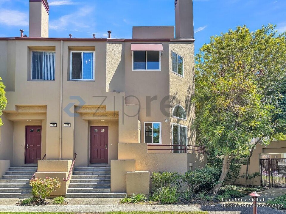 228 Commons Ln in Foster City, CA - Building Photo