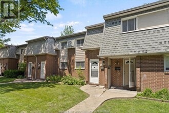 6714 Rose-Ville Garden Dr in Windsor, ON - Building Photo - Building Photo