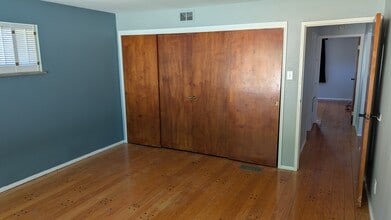 5720 Old Pfeiffer Ln in Blue Ash, OH - Building Photo - Building Photo