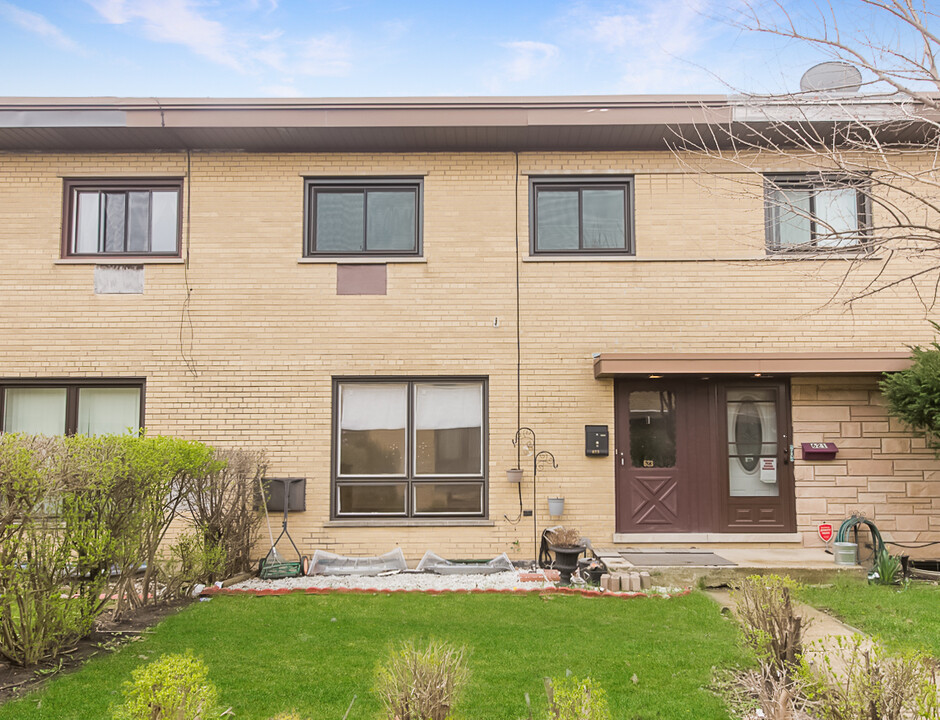 623 Maple Ct in Mount Prospect, IL - Building Photo