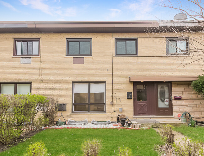 property at 623 Maple Ct