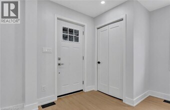 47 MacDonald Ave in Hamilton, ON - Building Photo - Building Photo