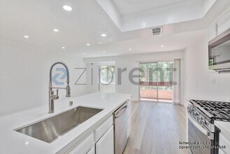 2700 Cahuenga Blvd E in Los Angeles, CA - Building Photo - Building Photo