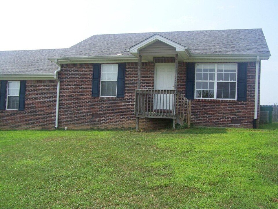 123 Jessica Way, Unit B in Stanford, KY - Building Photo